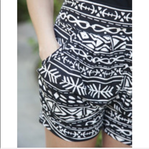 ✌🏼5StarFav! Tribal Print Harem Shorts - Picture 2 of 4